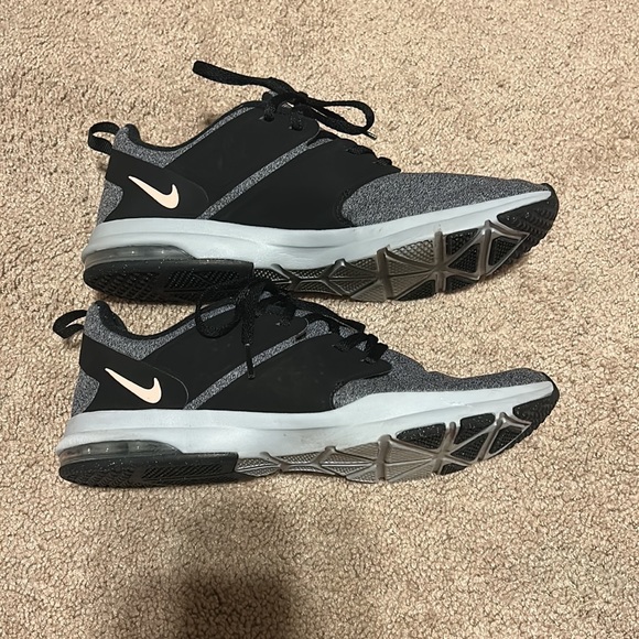 Nike Air Bella TR Womens Size 9.5 Gray/Black Running/Training Shoes - Picture 4 of 6